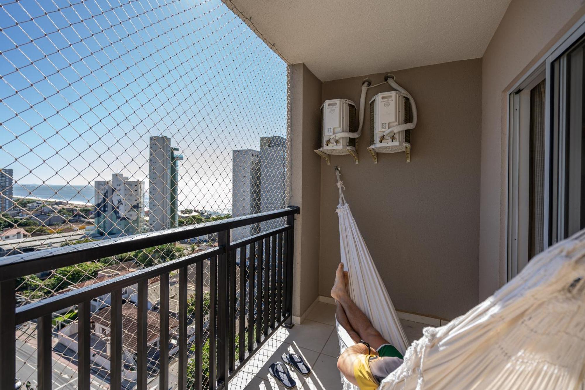 Em Bal 150 M Da Com Sacada, Wi-fi, Piscina, Portaria 24h, Playground E Vaga De Garagem * Piçarras