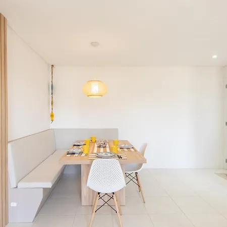 Apartamentos Piçarras: Beachfront Comfort with Pool and 24/7 Security Room photo