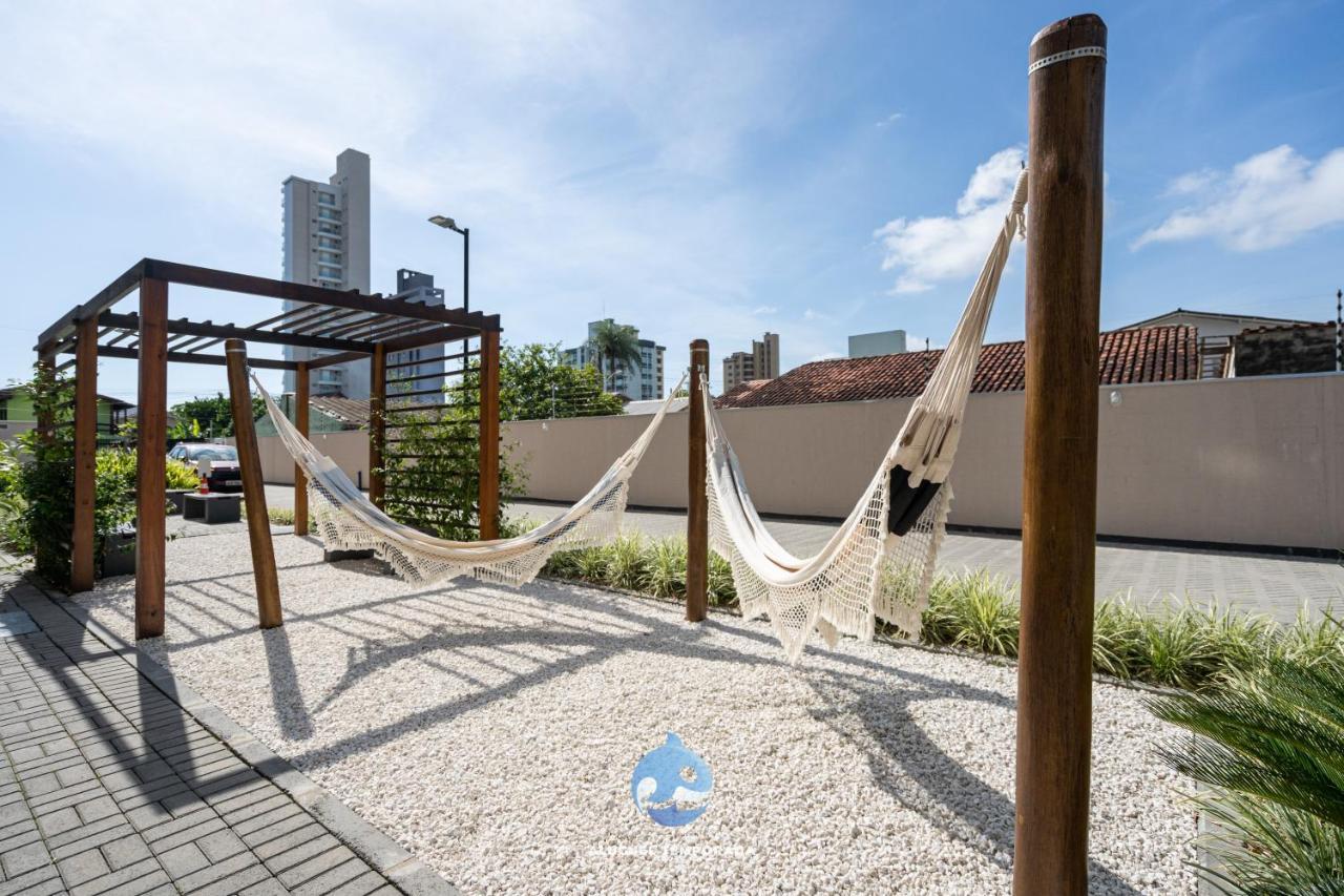 Piçarras: Beachfront Comfort With Pool And 24/7 Security Apartment