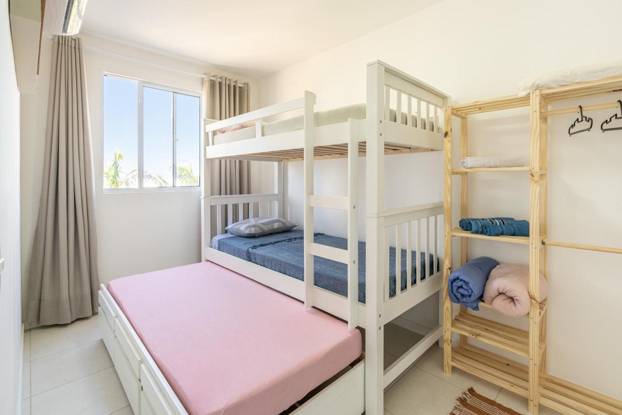Apartment Piçarras: Beachfront Comfort With Pool And 24/7 Security