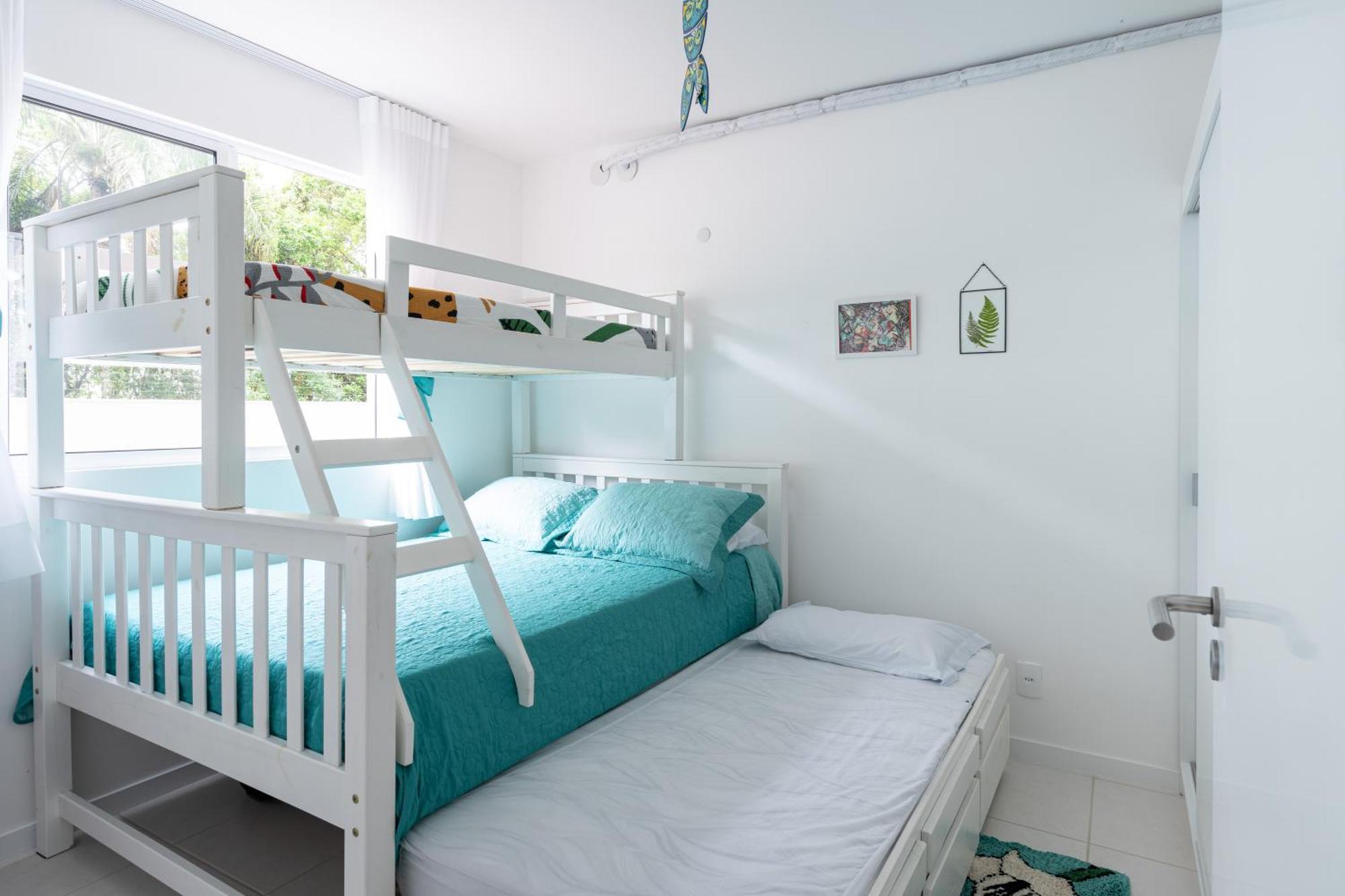 Piçarras: Beachfront Comfort With Pool And 24/7 Security Apartment