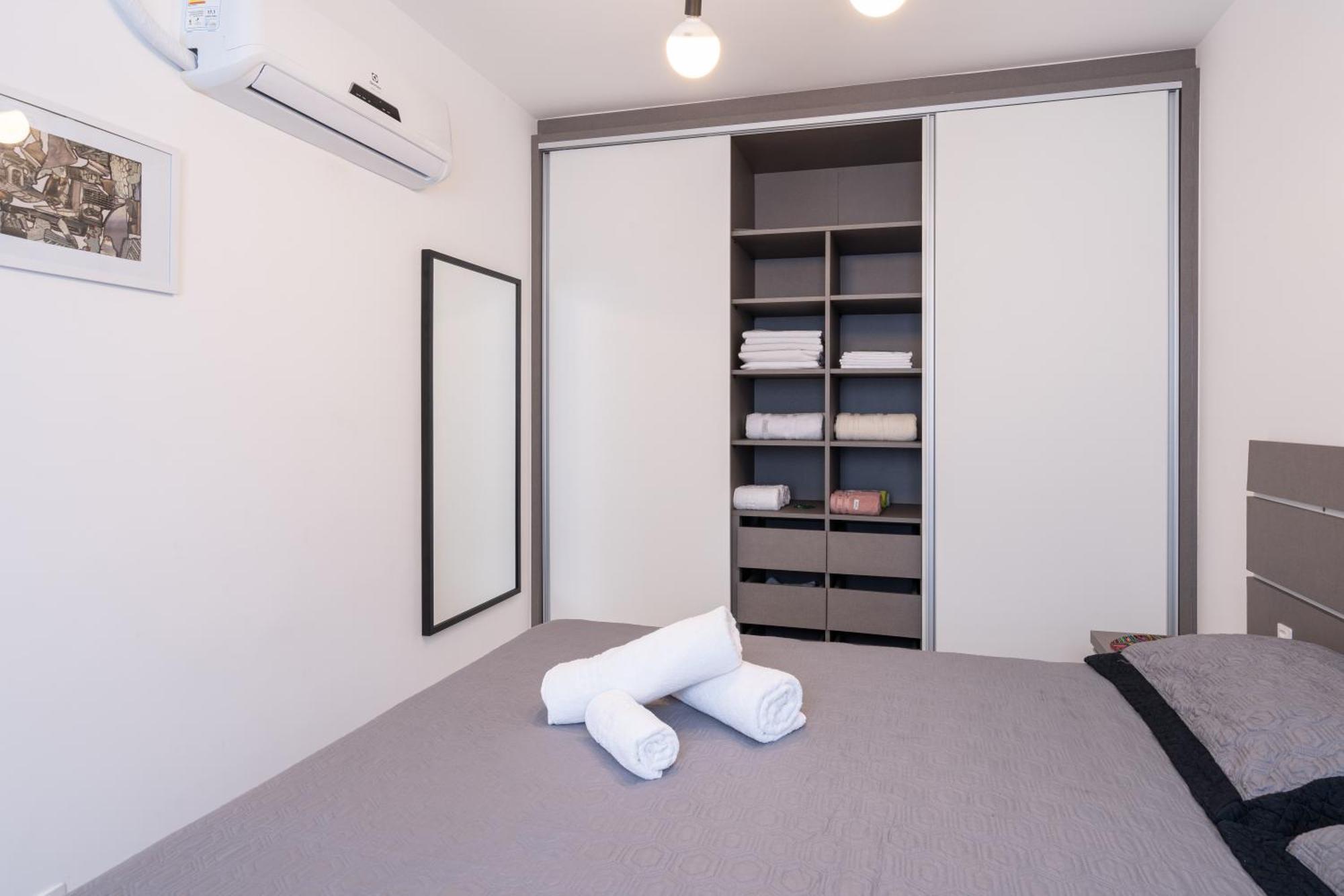 Piçarras: Beachfront Comfort With Pool And 24/7 Security Apartment *