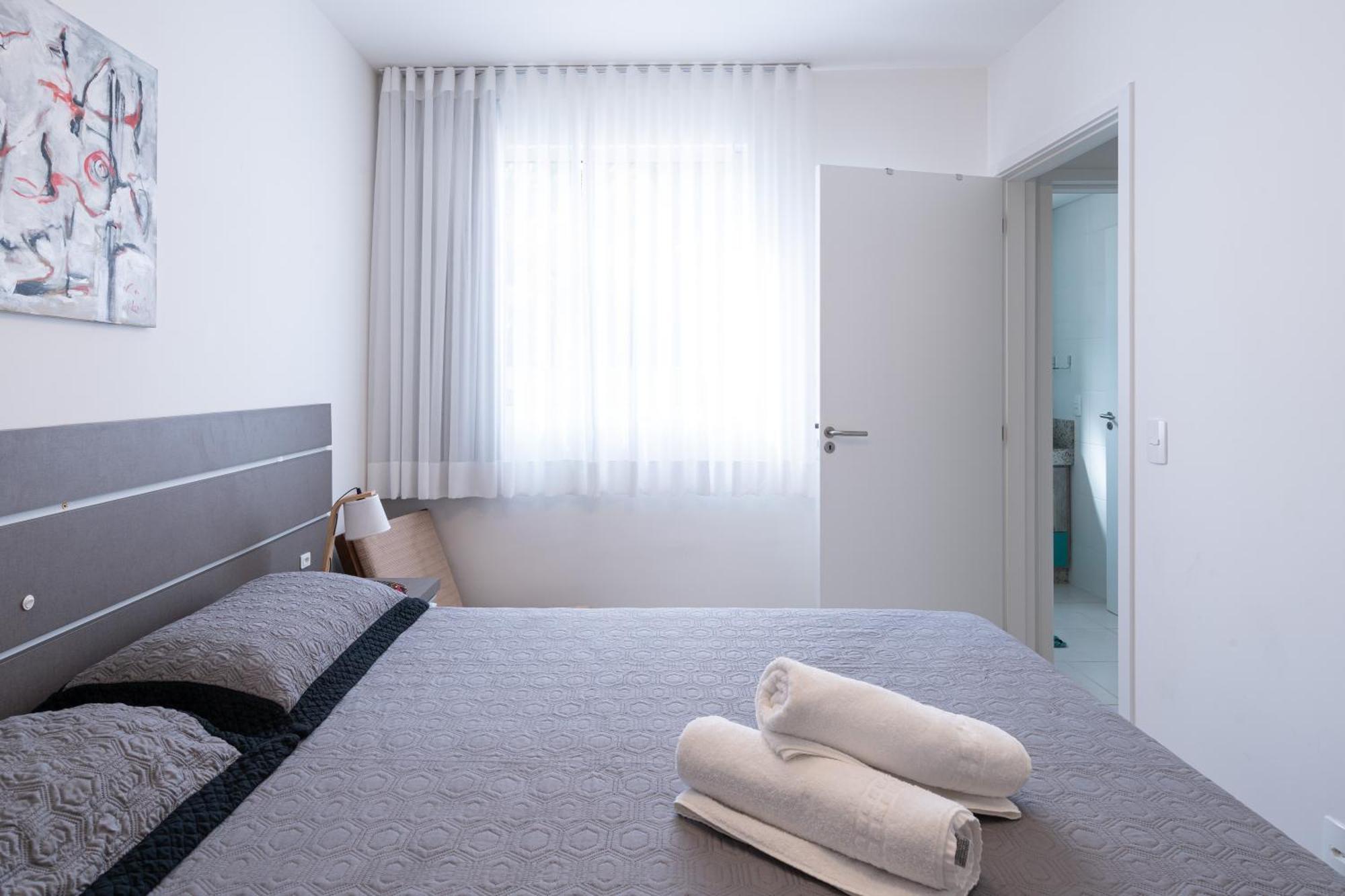 Piçarras: Beachfront Comfort With Pool And 24/7 Security