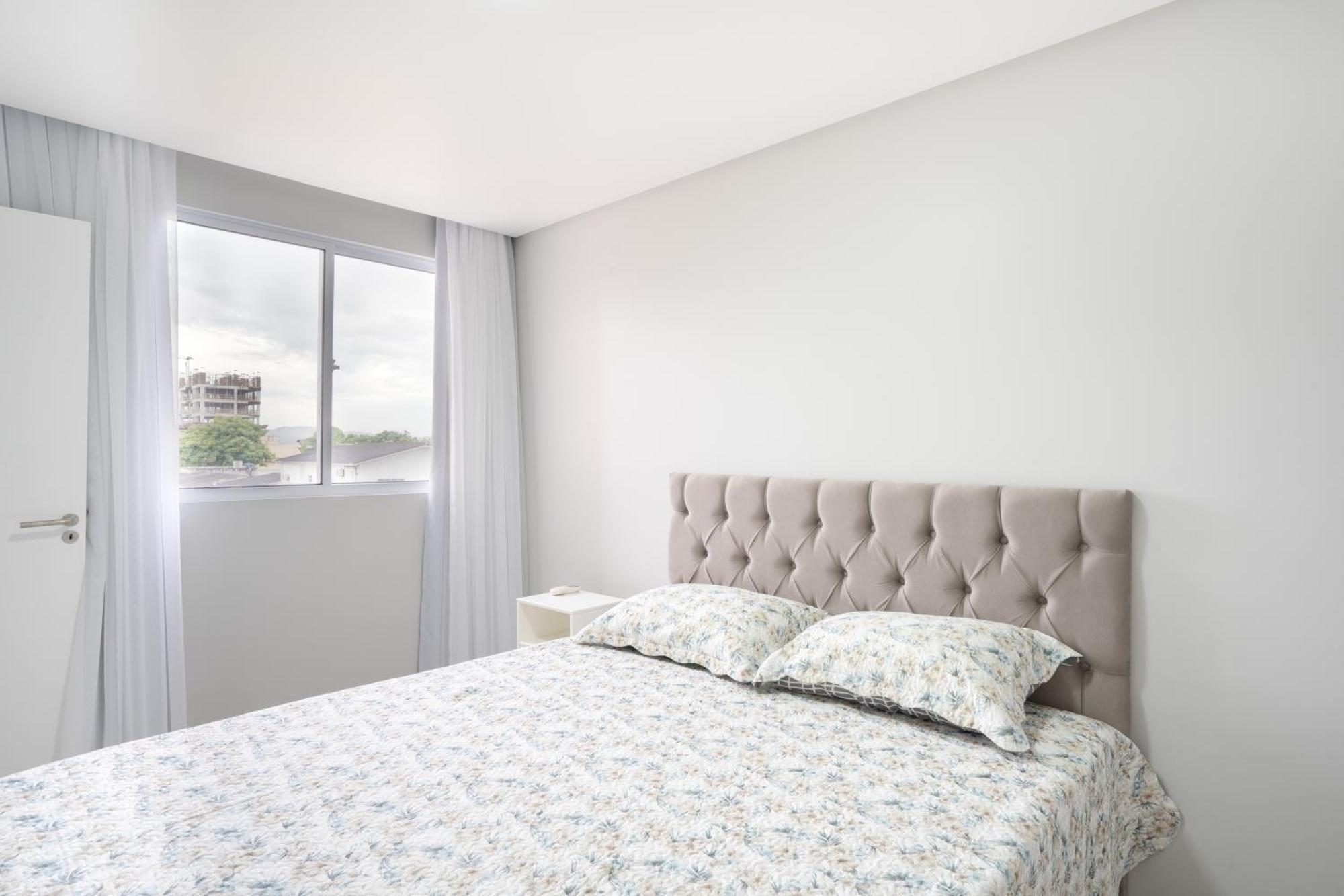 Apartment Piçarras: Beachfront Comfort With Pool And 24/7 Security Picarras