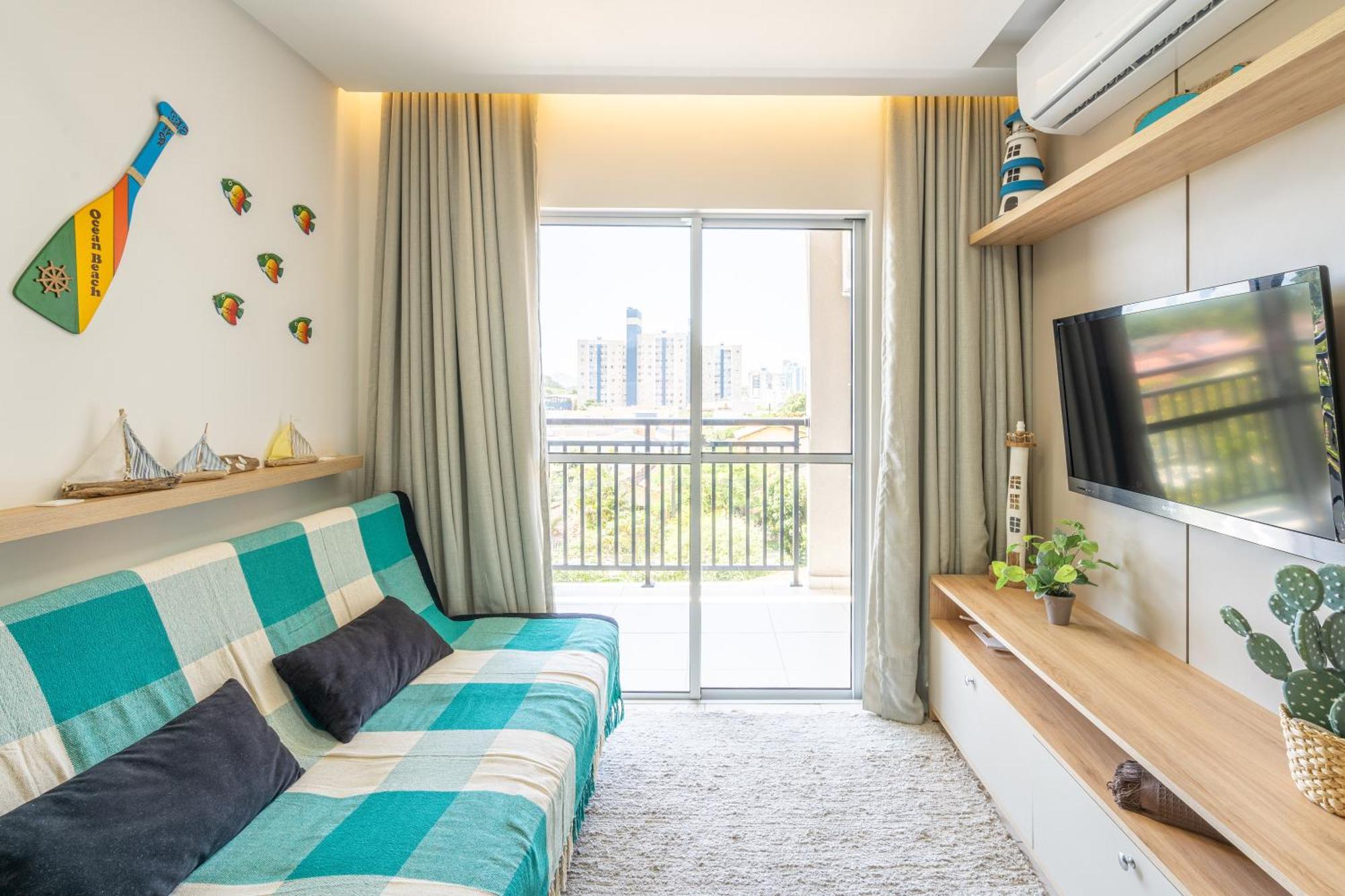 Piçarras: Beachfront Comfort With Pool And 24/7 Security